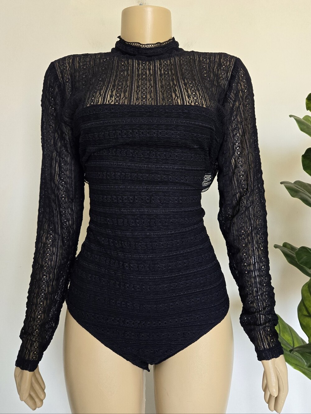 A&F Black Long Sleeve Geometric Lace Bodysuit Size XL Women's NEw